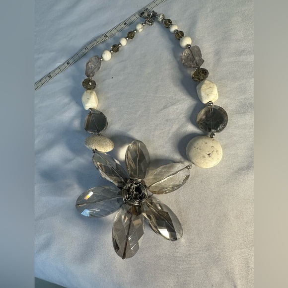 Large chunky smoky gray flower and bead necklace - Picture 5 of 7